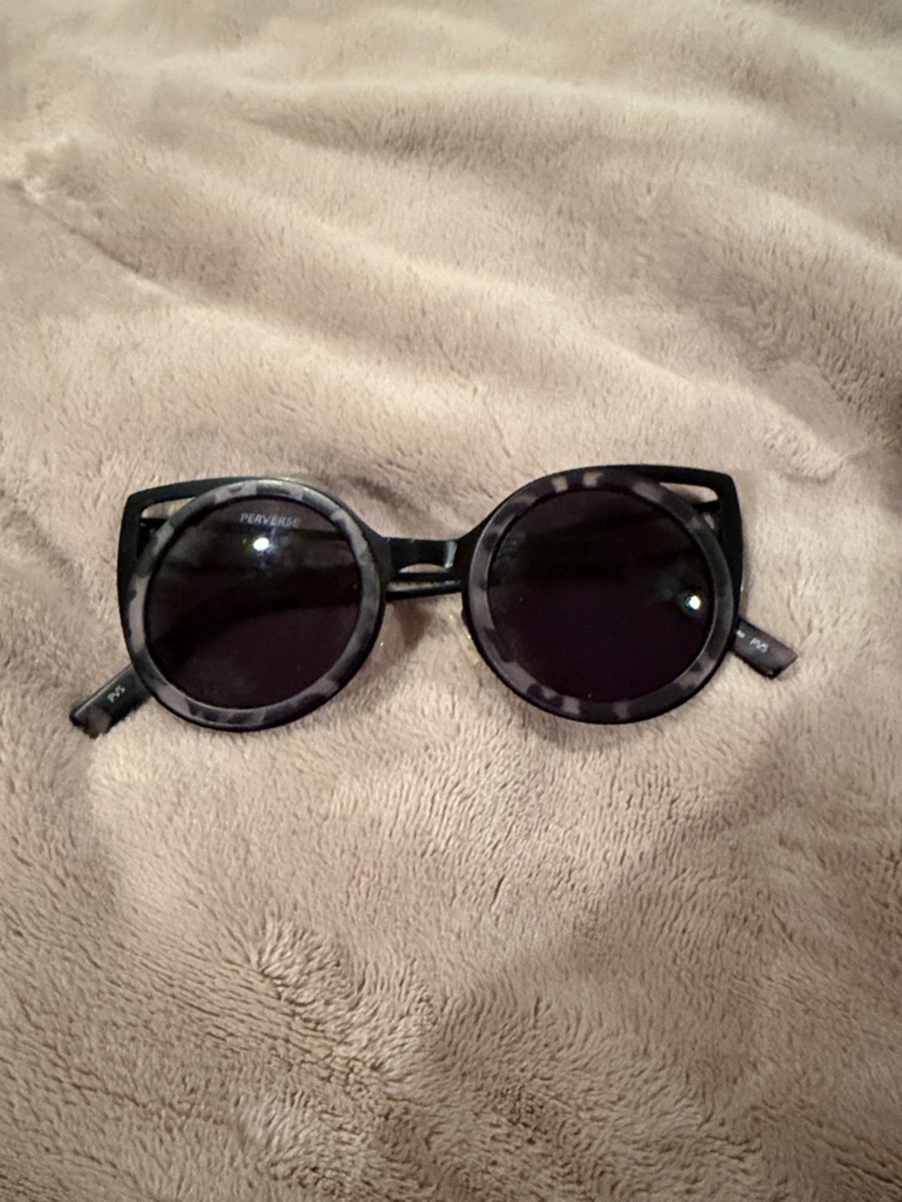 PERVERSE Women's Round Tortoiseshell Black Sunglasses